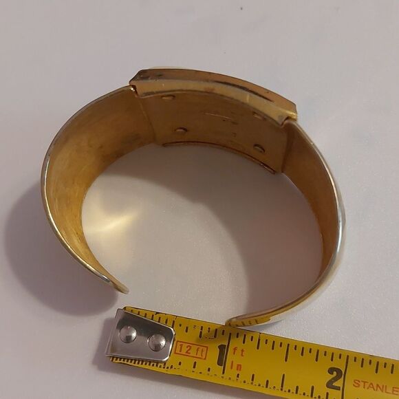 Vtg 1980s AVON Gold Tone Large Ivory White Square Lucite Chunky Cuff Bracelet - Picture 8 of 9